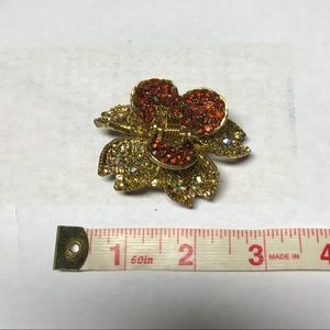 NWOT hair clip - red - flower inspired!!